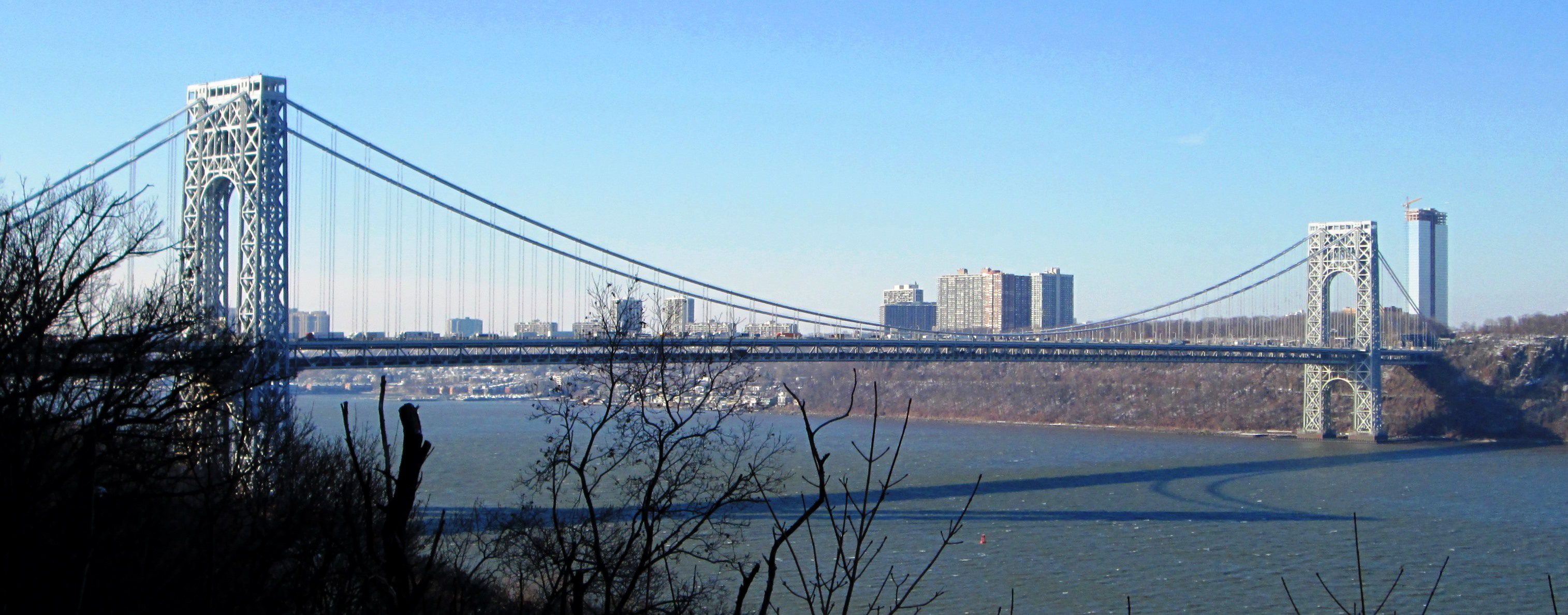 2013_George_Washington_Bridge_from_West_187th_Street_and_Chittenden_Avenue